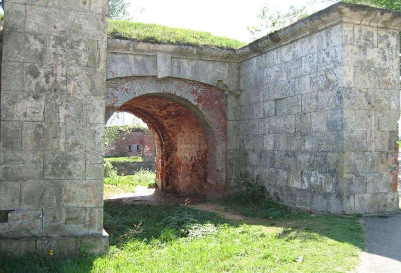 Mikhailovski Gate